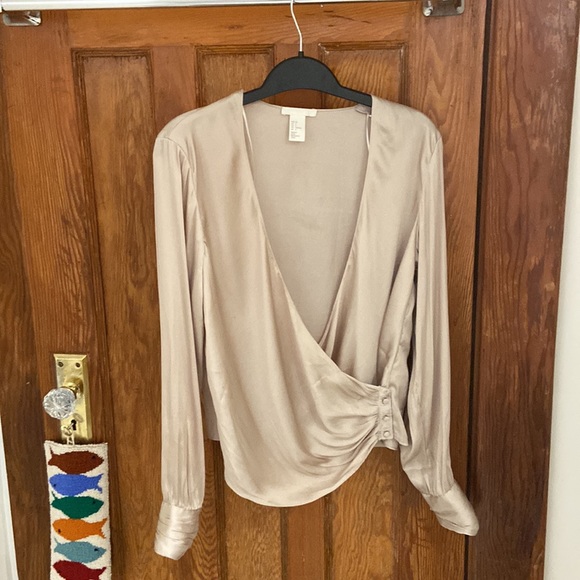 H&M champagne crossover blouse - Picture 2 of 5